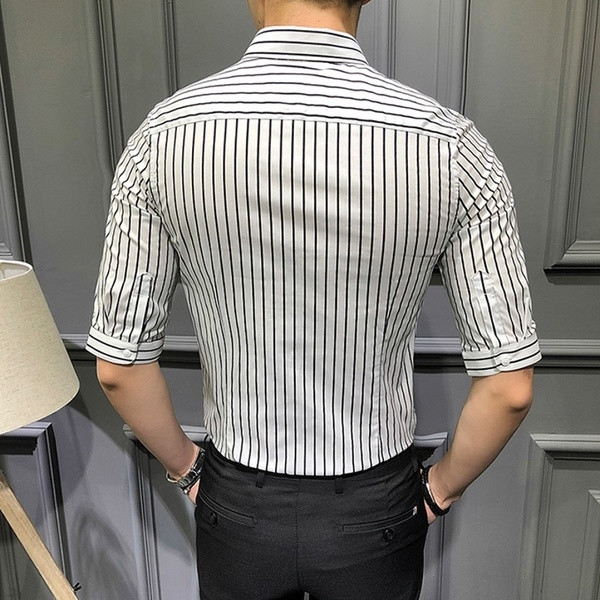 Мъжка вталена риза на райе в вда варианта с дълъг и 7/8 ръкав в черен и бял цвят