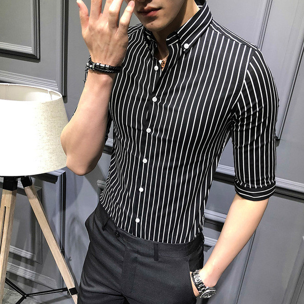 Мъжка вталена риза на райе в вда варианта с дълъг и 7/8 ръкав в черен и бял цвят