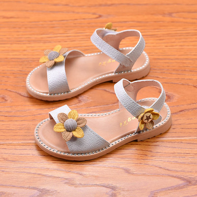 Ежедневни детски сандали за момиче с декорация цвете