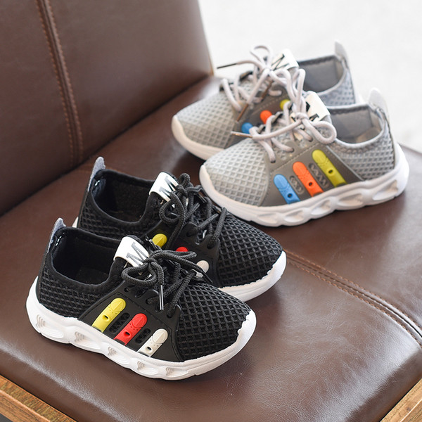 Спортни обувки за момичета с връзки в три цвята