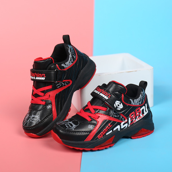 Спотни детски маратонки за момчета с щампа и надпис