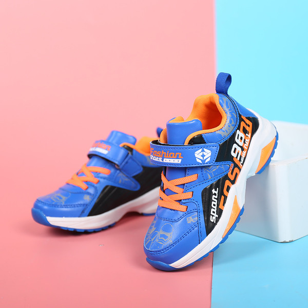 Спотни детски маратонки за момчета с щампа и надпис