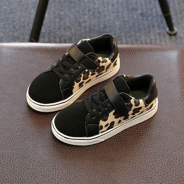 Детски спортни обувки за момиче с леопардова шарка в два цвята