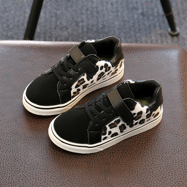 Детски спортни обувки за момиче с леопардова шарка в два цвята