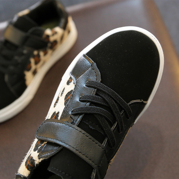 Детски спортни обувки за момиче с леопардова шарка в два цвята