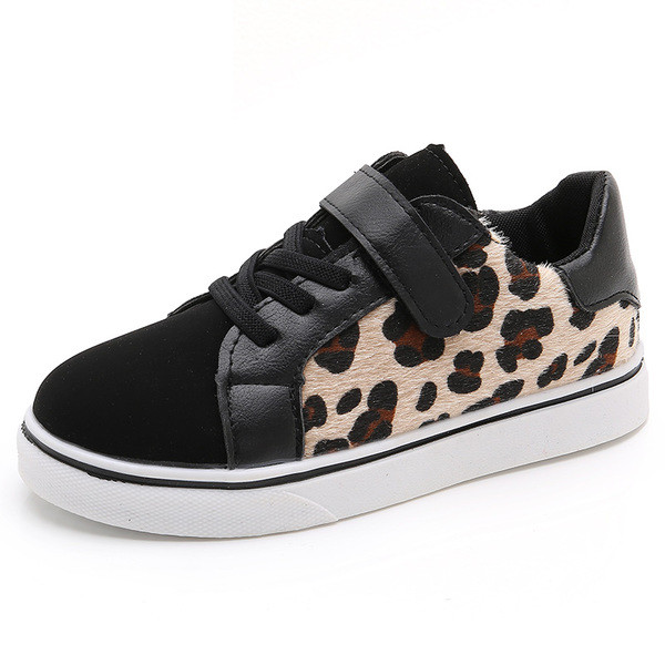 Детски спортни обувки за момиче с леопардова шарка в два цвята