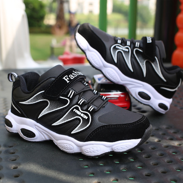 Детски модерни маратонки за момчета с щампа и с груба подметка подходящи за юноши