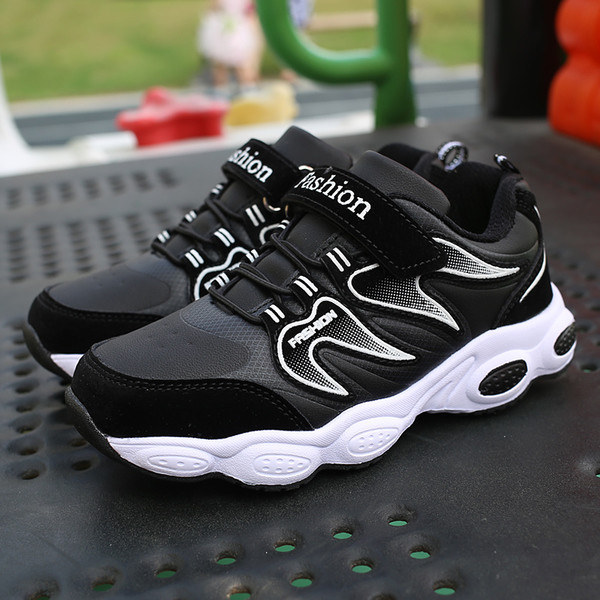 Детски модерни маратонки за момчета с щампа и с груба подметка подходящи за юноши