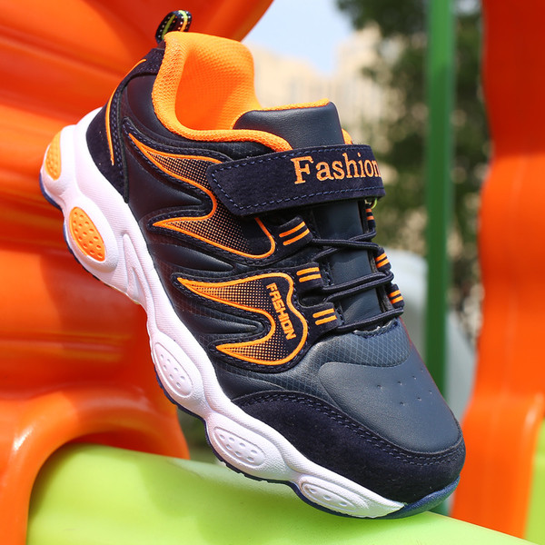 Детски модерни маратонки за момчета с щампа и с груба подметка подходящи за юноши