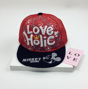 Детска ежедневна шапка в няколко цвята с бродерия 