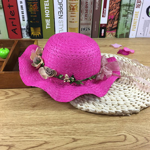 Palarie de plaja pentru copii in mai multe culori cu motive florale si panglica