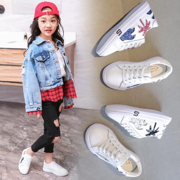 Adidași pentru copii pentru o fată cu aplicație de brocart în diferite culori