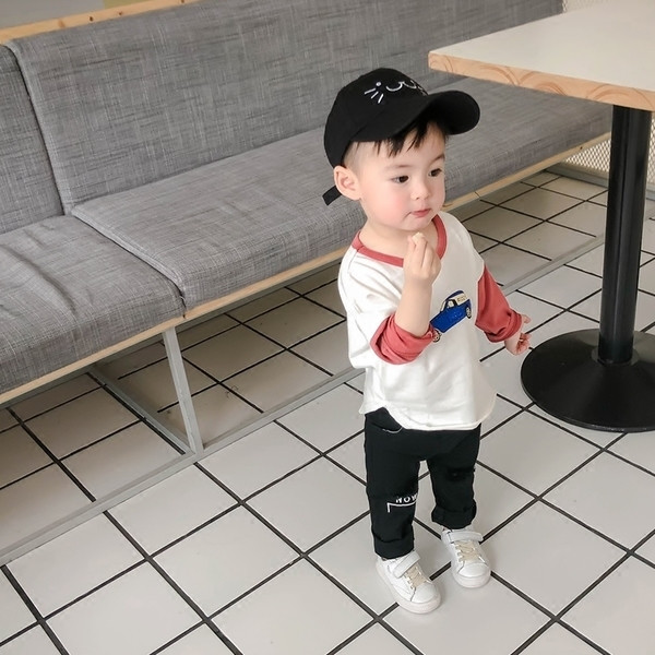 Blugi de copii pentru baieti cu motive rupte si broderii