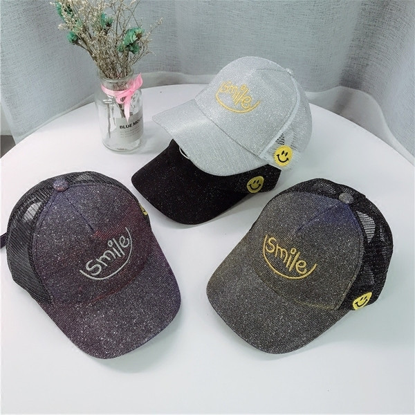 Palarie moderna pentru copii cu plasa, broderie si imprimeu