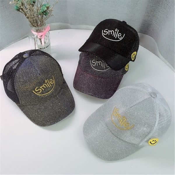 Palarie moderna pentru copii cu plasa, broderie si imprimeu