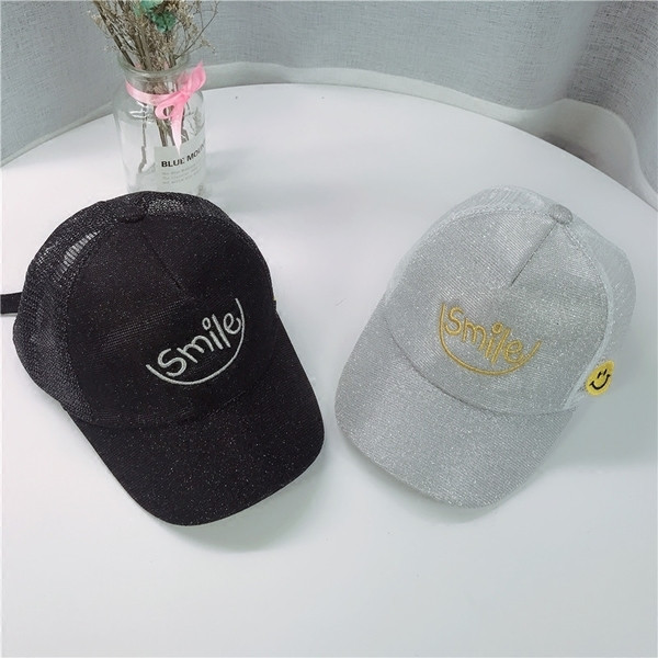 Palarie moderna pentru copii cu plasa, broderie si imprimeu