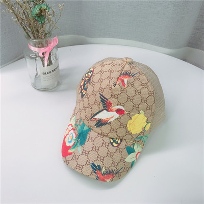 Palarie moderna pentru copii cu motive florale in doua culori