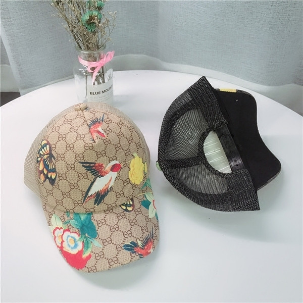 Palarie moderna pentru copii cu motive florale in doua culori