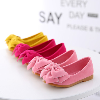 Παιδικά παπούτσια με κορδέλα σε διαφορετικά χρώματα σε δύο μοντέλα