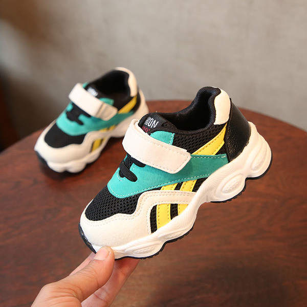 Adidași casual pentru copii cu autocolant în două culori pentru o fată și un băiat