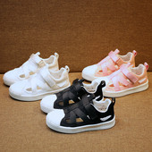 Παιδικά παπούτσια  σε τρία χρώματα, κατάλληλα για αγόρια και κορίτσια