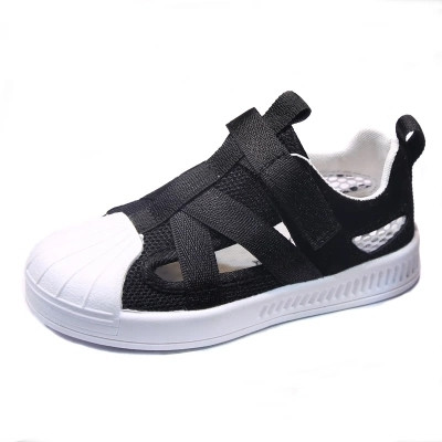 Kivágott gyerekcipők három színben, alkalmasak fiúknak és lányoknak