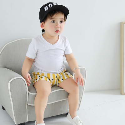 Детска изчистена тениска с V-образно деколте в няколко цвята за момчета