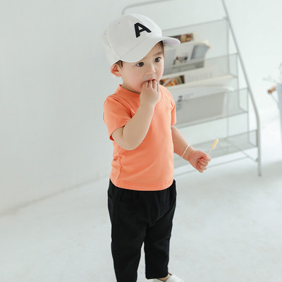 Детска изчистена тениска с V-образно деколте в няколко цвята за момчета