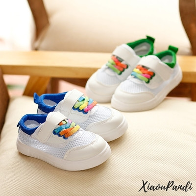 Бели детски спортни обувки с цветни връзки 