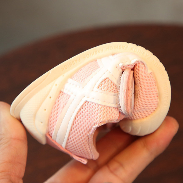 Sandale pentru copii cu aplicație roz și albastru