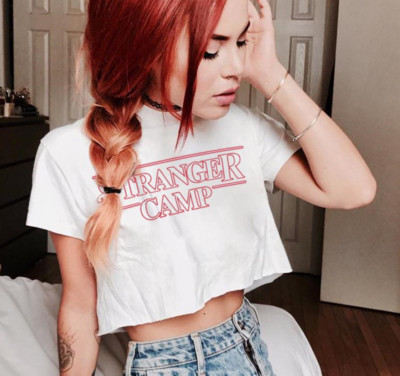 Tricou scurt de dama cu inscriptie in trei culori