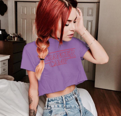 Tricou scurt de dama cu inscriptie in trei culori