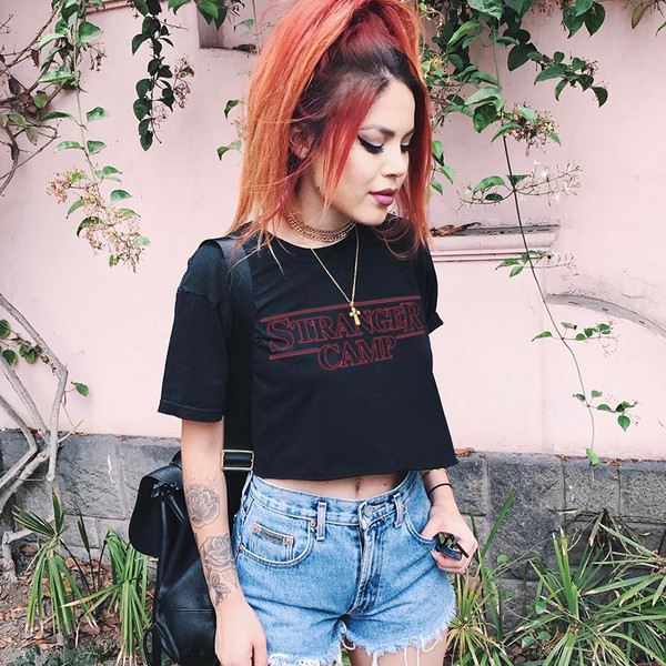 Tricou scurt de dama cu inscriptie in trei culori