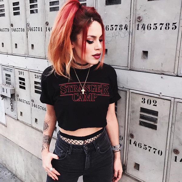 Tricou scurt de dama cu inscriptie in trei culori