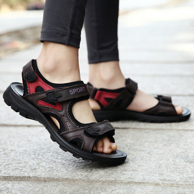 Μοντέρνα ανδρικά σανδάλια σε δύο μοντέλα