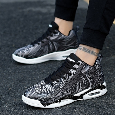 Μοντέρνα αθλητικά παπούτσια σε διάφορα χρώματα, κατάλληλα για άνδρες και γυναίκες