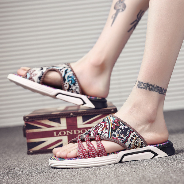 Μοντέρνες ανδρικές παντόφλες 