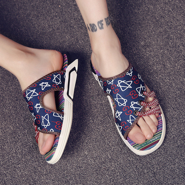 Μοντέρνες ανδρικές παντόφλες 