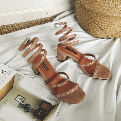 Καθημερινά γυναικεία σανδάλια με λουράκια στο αστραγάλο