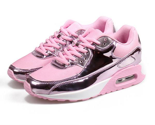 Μοντέρνα αθλητικά παπούτσια με λαμπερά στοιχεία κατάλληλα για άνδρες και γυναίκες