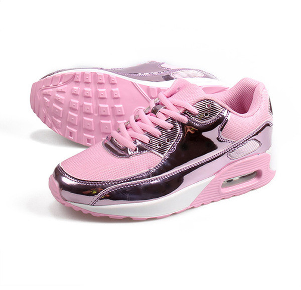 Μοντέρνα αθλητικά παπούτσια με λαμπερά στοιχεία κατάλληλα για άνδρες και γυναίκες