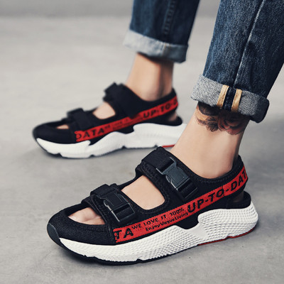 Férfi sportszandál színes pánttal és felirattal