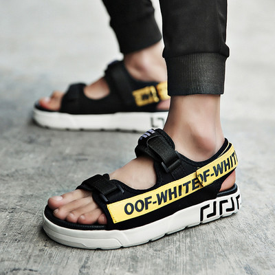 Férfi sportszandál színes pánttal és felirattal