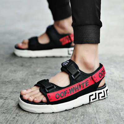 Férfi sportszandál színes pánttal és felirattal