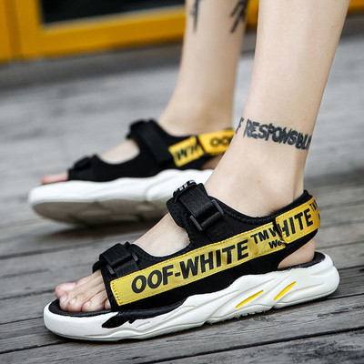 Férfi sportszandál színes pánttal és felirattal