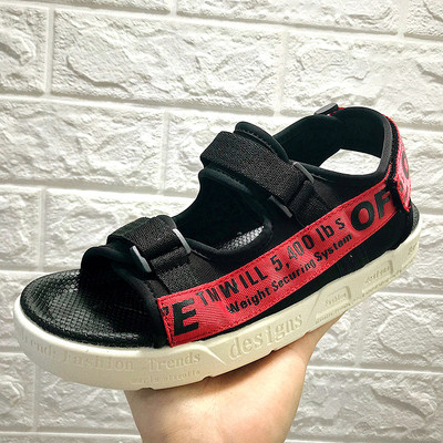 Férfi sportszandál színes pánttal és felirattal