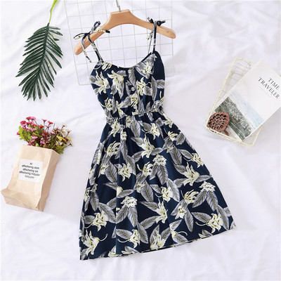 Дамска рокля с тънки презрамки и флорален мотив в различни цветове