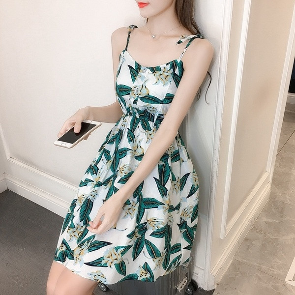 Дамска рокля с тънки презрамки и флорален мотив в различни цветове