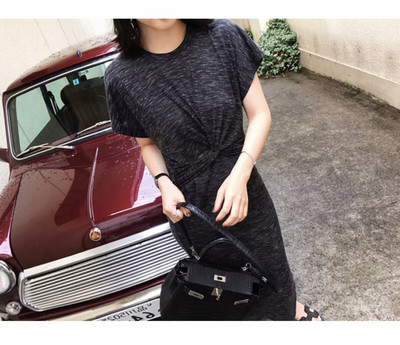 Rochie lungă de damă cu mâneci scurte și un nod în talie de culoare neagră