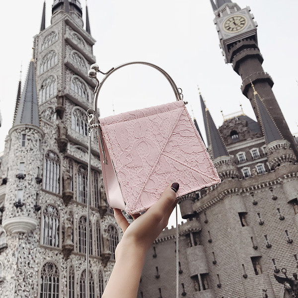 Geantă mică și elegantă, cu dantelă și mâner lung, în patru culori